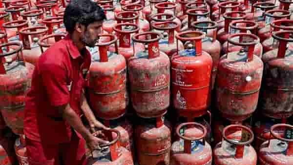 LPG Cylinder Price : 1 एप्रिलपासून गॅस सिलेंडर महाग? इराण-इस्त्रायल-अमेरिका युद्धाने वाढवले टेन्शन