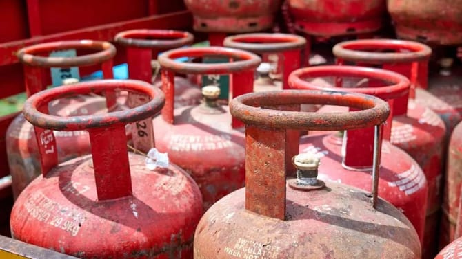 इंधन संकट संपलं, आंतरराष्ट्रीय बाजारातून भारतासाठी मोठी गुडन्यूज