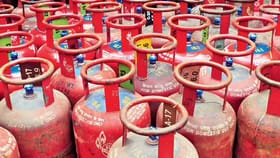 भारताच्या LPG पुरवठ्यावर मोठं संकट, इराण अमेरिका युद्धाची थेट झळ, फक्त.