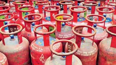 भारताच्या LPG पुरवठ्यावर मोठं संकट, इराण अमेरिका युद्धाची थेट झळ, फक्त इतक्या दिवसाचाच गॅस...