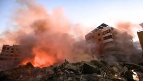 इस्त्रायकडून लेबनानवर भीषण हल्ला, तीन पत्रकारांचा मृत्यू.