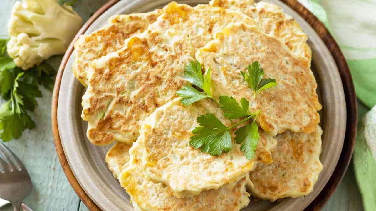 त्यानंतर डोसा तयार करतो, तसे मसूरच्या डाळीचे चिले तयार करा. हे चिले आपण नाश्त्यात खाऊ शकता. यामध्ये अनेक पोषक घटक आहेत, त्याचा थेटपणे फायदा होतो.