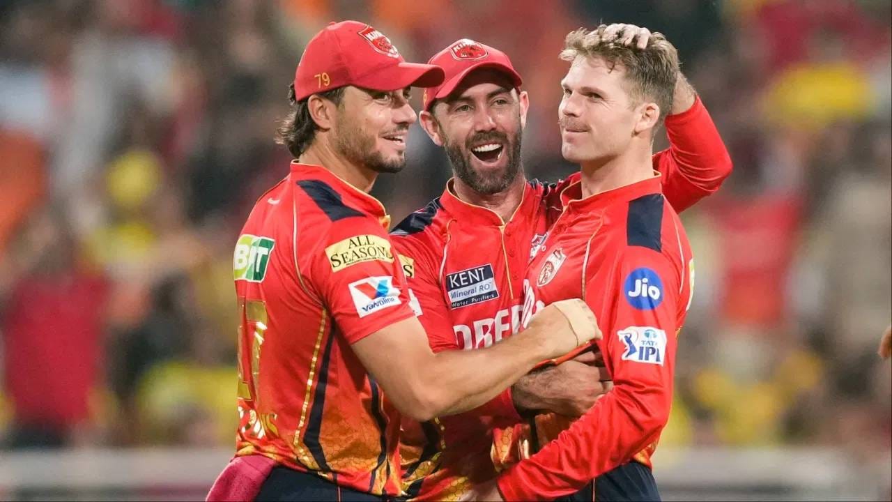 आयपीएल 2026 स्पर्धेला सुरूवात होण्याआधीच खेळाडू बाहेर पडण्याचं सत्र सुरू झालं आहे. बाहेर पडणाऱ्या प्रत्येक खेळाडूचं वेगवेगळं कारण आहे. काही खेळाडू या संपूर्ण पर्वात खेळणार नाहीत. तर काही खेळाडू सुरूवातीच्या टप्प्यात.. असं असताना पंजाब किंग्सला असाच धक्का बसला आहे. (Photo: PTI)