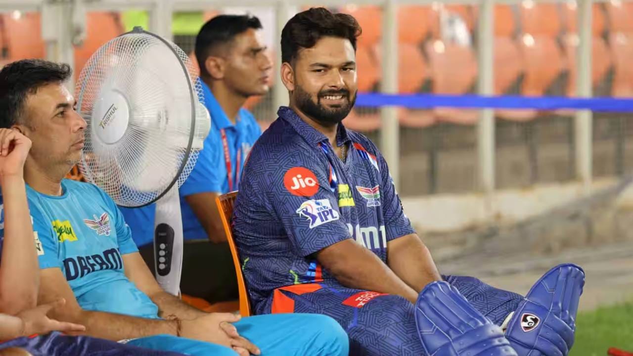 आयपीएल 2024 आणि 2025 स्पर्धेत लखनौ सुपर जायंट्सची कामगिरी सुमार राहिली. त्यामुळे प्लेऑफमध्ये जागाच मिळवू शकला नाही. 2024 च्या पर्वात नेट रनरेटचं गणित चुकलं आणि पुढच्या टप्प्याला मुकला. तर 2025 मध्ये साखळी फेरीतच आव्हान संपुष्टात आलं. (Photo_BCCI/IPL)