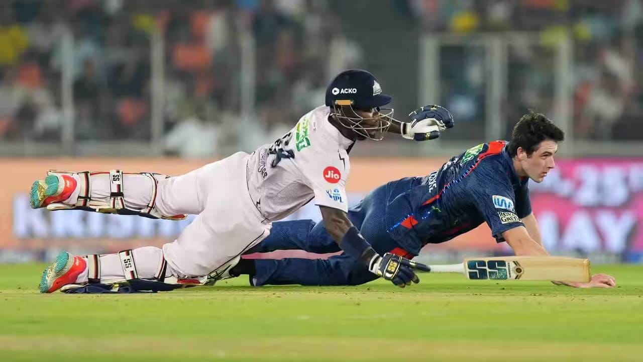 आयपीएल 2026 स्पर्धेचे एकूण 18 पर्व पार पडली आहेत. आता 19व्या पर्वासाठी दहाही संघ सज्ज आहेत. असं असताना या स्पर्धेत भाग घेतलेल्या दहापैकी एक फ्रेंचायझी अंतिम फेरी गाठण्यापासून वंचित आहे. हा संघ दुसरा तिसरा कोणीही नसून लखनौ सुपर जायंट्स आहे. लीगच्या सुरूवातीपासून या संघाने चांगली कामगिरी केली आहे. पण प्लेऑफच्या पुढे काही निघू शकला नाही.  (Photo_BCCI/IPL)