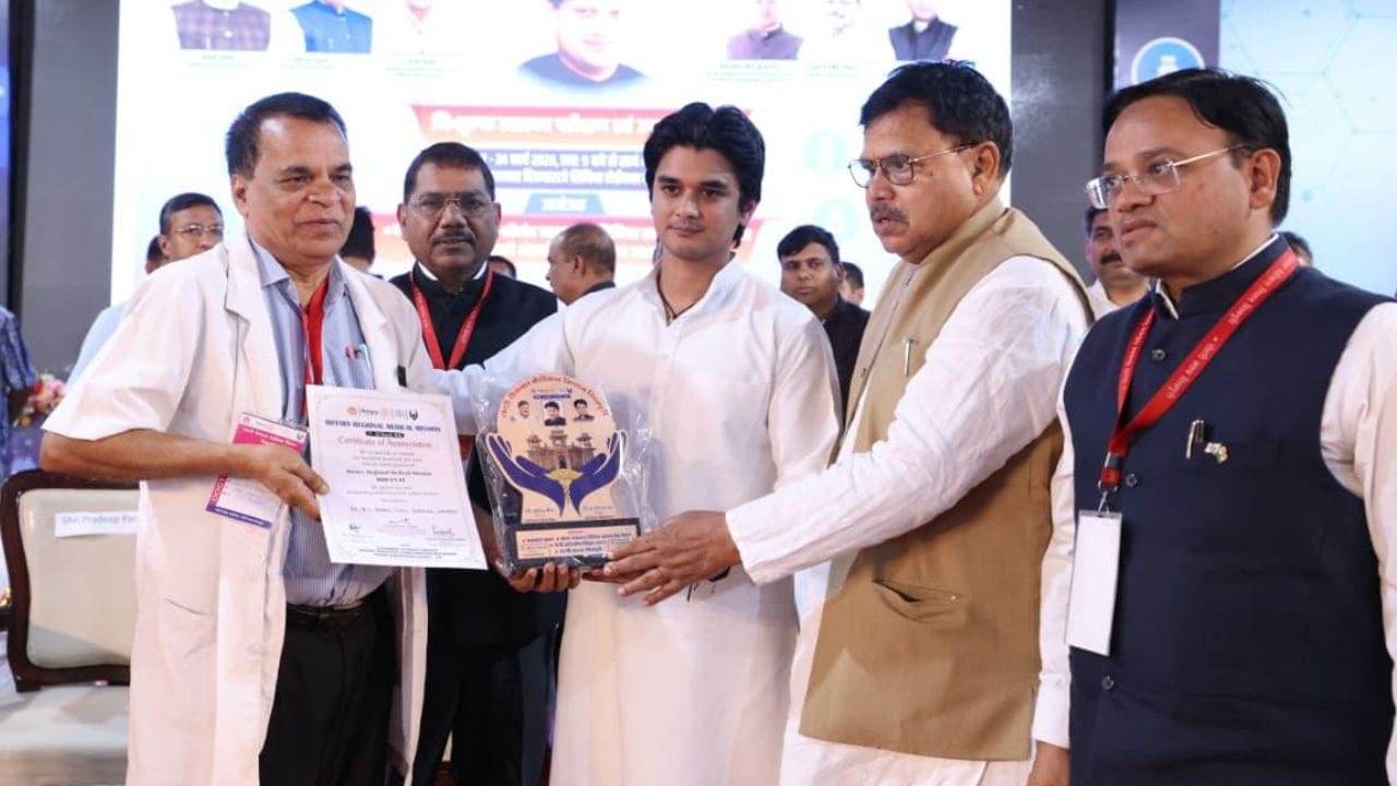 वृहद आरोग्य शिबिरात 2 लाख 80 हजार रुग्णांवर उपचार, महानार्यमन सिंधिया यांनी डॉक्टरांचे मानले आभार