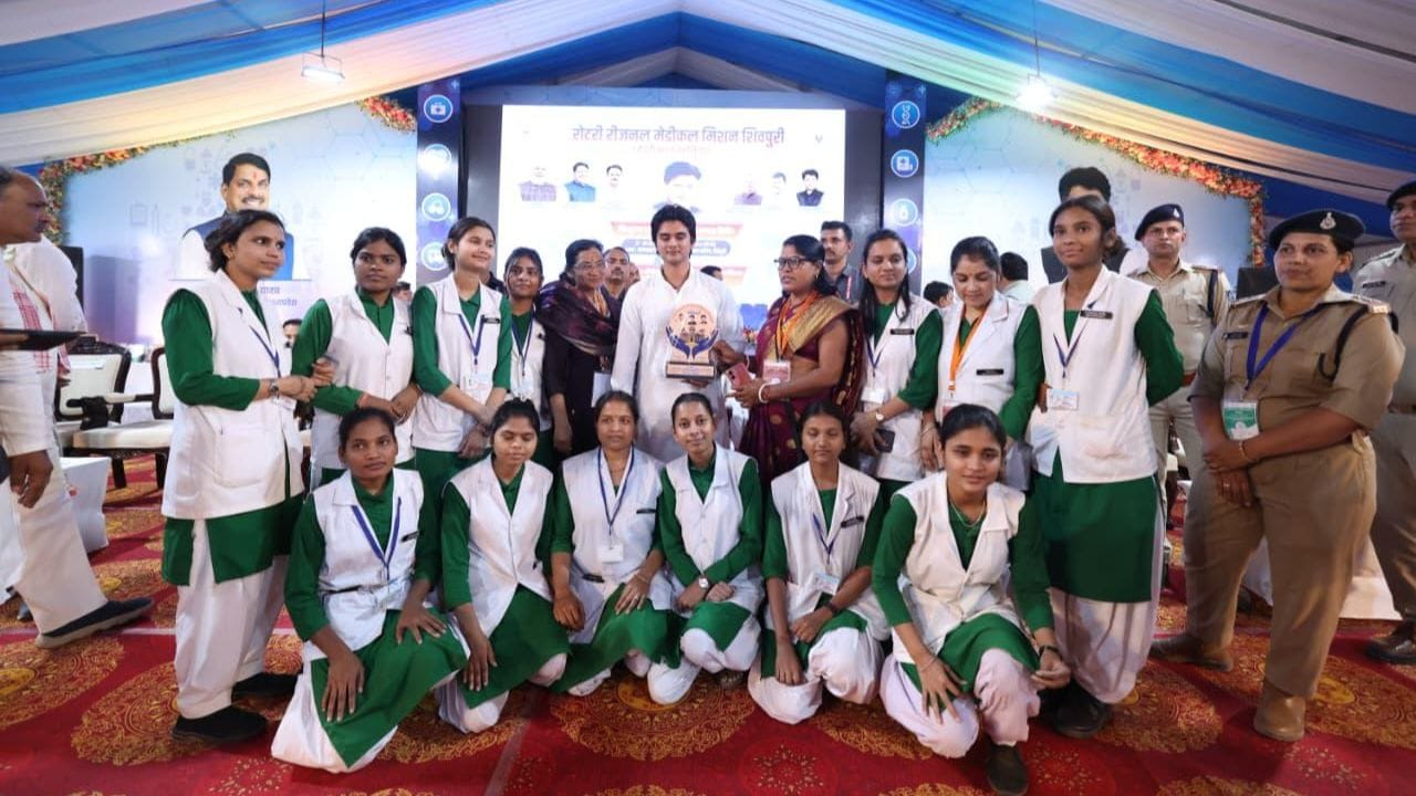 समारोपाच्या वेळी एमपीसीएचे अध्यक्ष महानार्यमन सिंधिया यांनी शिबिराला भेट देऊन डॉक्टर, वैद्यकीय कर्मचारी, स्वच्छता कर्मचारी आणि सामाजिक संस्थांच्या कार्यकर्त्यांची भेट घेतली. 