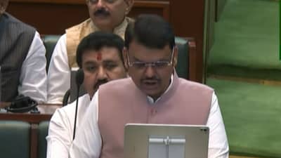 आता मुंबईकरांना मिळणार हक्काचं घर, राज्याच्या अर्थसंकल्पात फडणवीसांची मोठी घोषणा