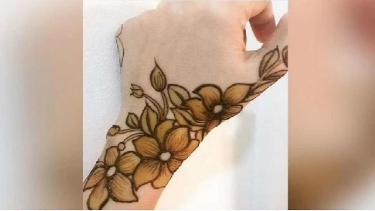 मेहेंदी लावण्यापूर्वी हातांना थोडे निलगिरीचे तेल लावणे चांगले. यामुळे मेहेंदीमधील घटक त्वचेत खोलवर जाण्यास मदत होईल. एकदा मेहेंदी सुकायला लागली की, एका पातेल्यात काही लवंग गरम करा आणि रंग अधिक गडद करण्यासाठी त्याचा धूर हातांना घ्या