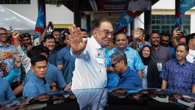 आठवडाभरातील जगाला हादरवणारी दुसरी बातमी... आणखी एका देशात तख्तापलट करण्याचा मोठा डाव; पंतप्रधान हतबल