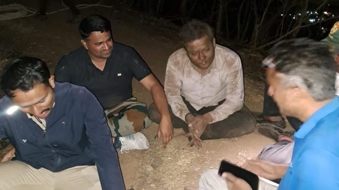 चालताना पाय घसरला अन् थेट 350 फूट दरीत कोसळला, सिंहगडावर थरार...