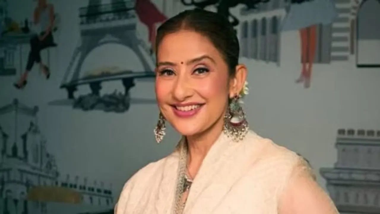 मनीषा कोईरालाने तिच्या सौंदर्याने आणि अभिनयाने प्रेक्षकांची मने जिंकली आहेत. तिचं लग्न 2010 मध्ये झालं होतं, परंतु दोन वर्षांनी घटस्फोट झाला. त्यानंतर तिने पुन्हा लग्न केलं नाही. सध्या ती 55  वर्षांची आहे आणि तिच्या आयुष्यात स्वतंत्रपणे पुढे जात आहे. 