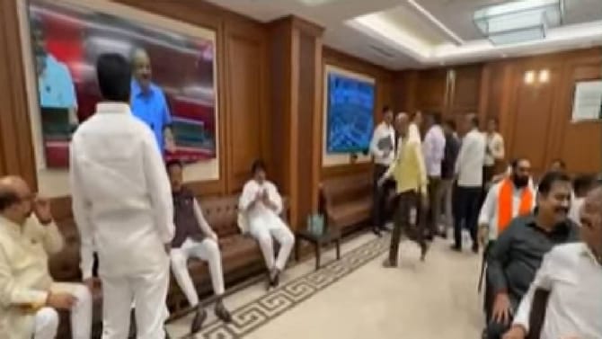 साताऱ्याचा वाद पेटला, मंत्री शंभूराज देसाईंना मारहाण, काय घडतय?