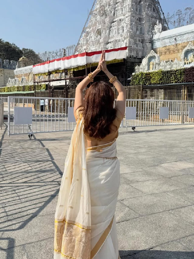 अमृता खानविलकरने घेतलं तिरुपती बालाजीचे दर्शन, म्हणाली…