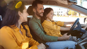 कुटुंबासाठी बेस्ट कार, 28 किमी मायलेज अन् जबरदस्त फीचर्स, किंमत.....