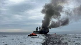 गुजरातला येणाऱ्या जहाजावर इराणचा हल्ला, काळजाचा ठोका चुकवणारे फोटो.