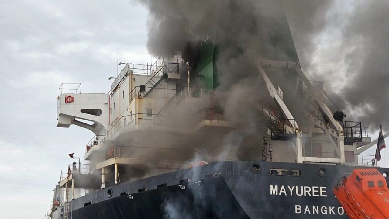 आखाती देशांमधील (Gulf Region) तणाव वाढल्याने इराणने या भागातून जाणाऱ्या जहाजांना लक्ष्य करण्यास सुरुवात केली आहे. त्याच पार्श्वभूमीवर या जहाजावरही हल्ला करण्यात आला.