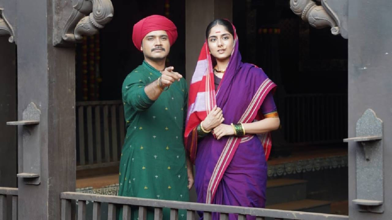 अभिनेता अभिषेक देशमुख म्हणाला, "इतकं महान व्यक्तिमत्त्व साकारायला मिळतंय याचा आनंद गगनात मावत नाहीये. मी या मालिकेचा मोठा चाहता आहे. पहिल्या एपिसोडपासून ही मालिका मी न चुकता पाहतोय. मालिकेची कथा खूप अर्थपूर्ण आणि अभ्यासपूर्वक लिहिलेली आहे. त्यामुळे जेव्हा जोतीरावांच्या भूमिकेसाठी विचारणा झाली तेव्हा वेगळा अभ्यास करावा लागला नाही. मालिकेच्या कथेतूनच माझा सराव आणि अभ्यास झाला."
