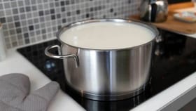 आयुर्वेदानुसार दूध उकळण्यासाठी कोणते भांडे वापरावे?.