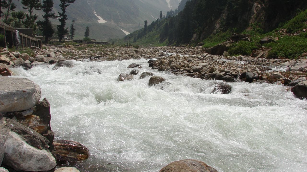पलार नदी : कर्नाटकातील पलार नदीला ‘River of Milk’ म्हणजेच दुधाची नदी म्हटले जाते. यामागील मुख्य कारण म्हणजे तिचे पाणी, जे विशेषतः पावसाळ्यात दुधासारखे पांढरे दिसते. 