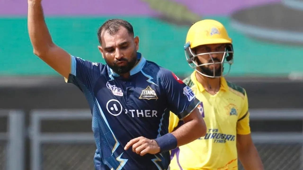 टीम इंडियाचा वेगवान आणि अनुभवी गोलंदाज मोहम्मद शमी पाचव्या स्थानी आहे. शमीने गुजरात टायटन्सकडून खेळताना 2023 मध्ये 193 डॉट बॉल टाकले होते. शमीने तेव्हा एकूण 17 सामन्यांमध्ये 28 विकेट्स मिळवल्या होत्या. (Photo Credit : Tv9 Bharatvarsh)