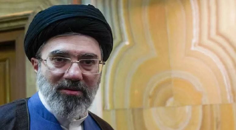 आमच्या इच्छेच्या विरोधात इराणचा जो प्रमुख होईल, त्याला आम्ही ठार करू, अशी भूमिका अमेरिका आणि इस्रायलने घेतलेली आहे. त्यामुळे इराणचे नवे प्रमुख मोजतबा अली खामेनेई यांच्या प्रकृतीबद्दल तसेच ते कुठे आहेत, याबाबत नेहमी विचारले जाते. 