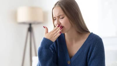 सकाळी उठल्यावर तोंड कडू का होते? कोणत्या गंभीर आजाराचा धोका?