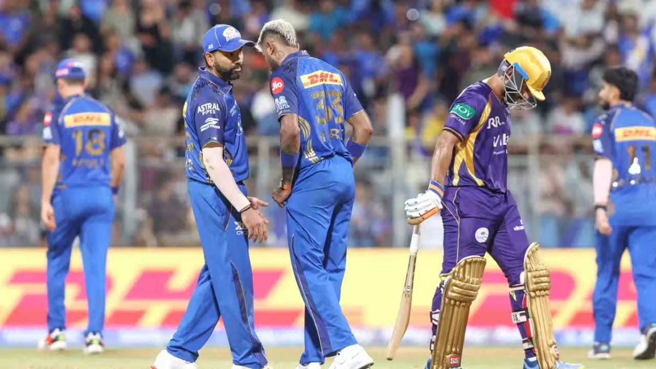 आयपीएल स्पर्धेत मुंबई इंडियन्सने पाचवेळा जेतेपदावर नाव कोरलं आहे. मुंबई इंडियन्स सहाव्यांदा जेतेपदाचं स्वप्न डोळ्यासमोर ठेवून मैदानात उतरणार आहे. मुंबई इंडियन्सने 2013, 2015, 2017, 2019 आणि 2020 मध्ये जेतेपद मिळवलं होतं. (Photo- IPL/BCCI)