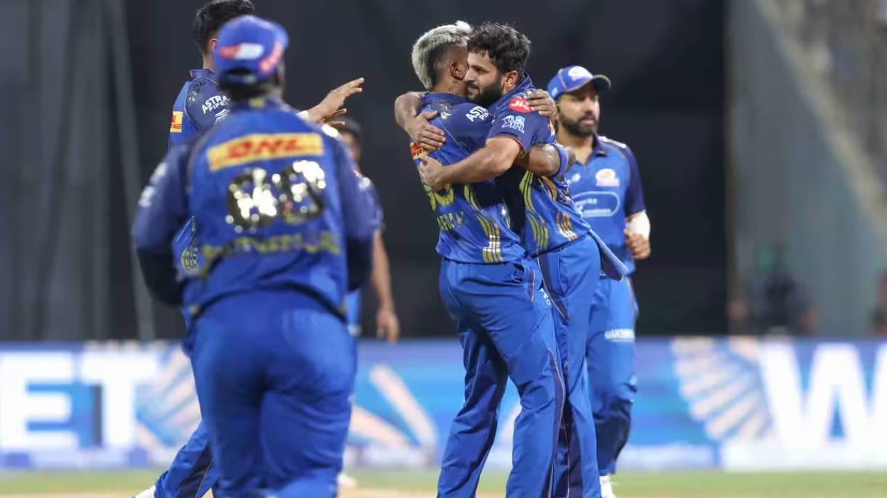 मुंबई इंडियन्सने आयपीएलमध्ये एकूण 278 सामने खेळले आहेत. तर चॅम्पियन्स लीग टी20 मध्ये 22 सामने खेळले आहेत. या स्पर्धेतील साखळी फेरीत अजून 13 सामने मुंबई इंडियन्स खेळणार आहे. त्यामुळे ही संख्या 313 वर जाईल. अंतिम फेरी गाठली तर यात आणखी भर पडेल. (Photo- IPL/BCCI)