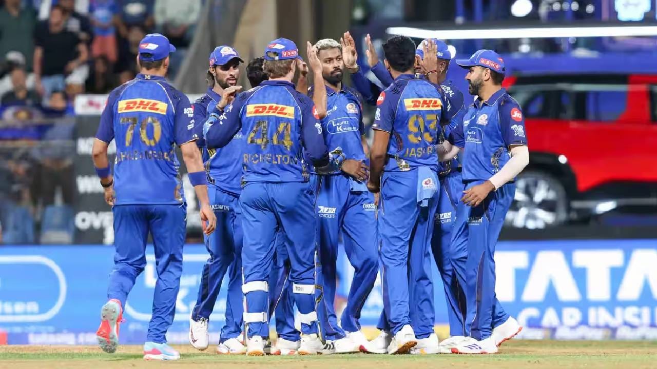 कोलकाता नाईट रायडर्सने 221 धावांचं आव्हान मुंबई इंडियन्सने 19.1 षटकात 4 गडी गमवून पूर्ण केलं. मुंबईने 14 वर्षानंतर आयपीएलच्या पहिल्या सामन्यात विजय मिळवला आहे. तसेच इतक्या मोठ धावसंख्येचा पाठलाग पहिल्यांदाच यशस्वीरित्या केल्या. (Photo- IPL/BCCI)