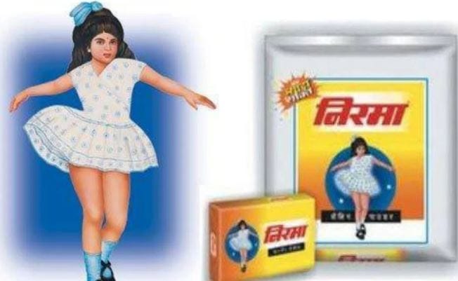 कपडे धुण्यासाठी सगळे जण वेगवेगळ्या कंपन्यांचे डिटर्जंट पावडर वापरतात. पण कधीकाळी देशभरात निरमा नावाचे डिटर्जंट पावडर  मोठ्या प्रमाणात वापरले जायचे. डिटर्जंट पावडर म्हणजे फक्त निरमा असाच सगळ्यांचा समज झाला होता. 