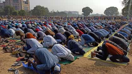 ईदच्या दिवशी सार्वजनिक नमाज पठण करण्यावर बंदी, मुस्लिम देशाचा निर्णय