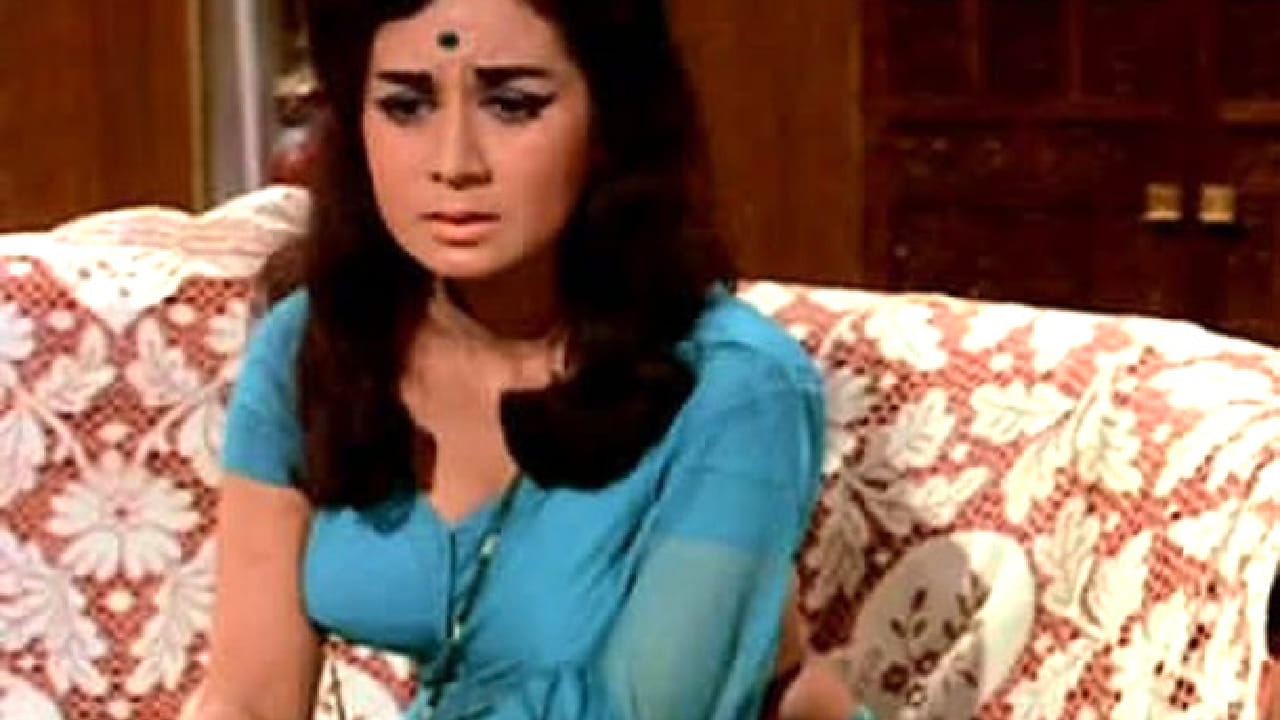 वैयक्तिक आयुष्यात मात्र त्यांना मोठा धक्का बसला. त्यांचा नवरा मनमोहन देसाई यांच्या निधनानंतर त्यांनी आयुष्यभर अविवाहित राहण्याचा निर्णय घेतला. 1972 मधील ‘शोर’ हा त्यांचा शेवटचा यशस्वी चित्रपट ठरला. 25 मार्च 2014 रोजी वयाच्या 75 व्या वर्षी त्यांचे निधन झाले.