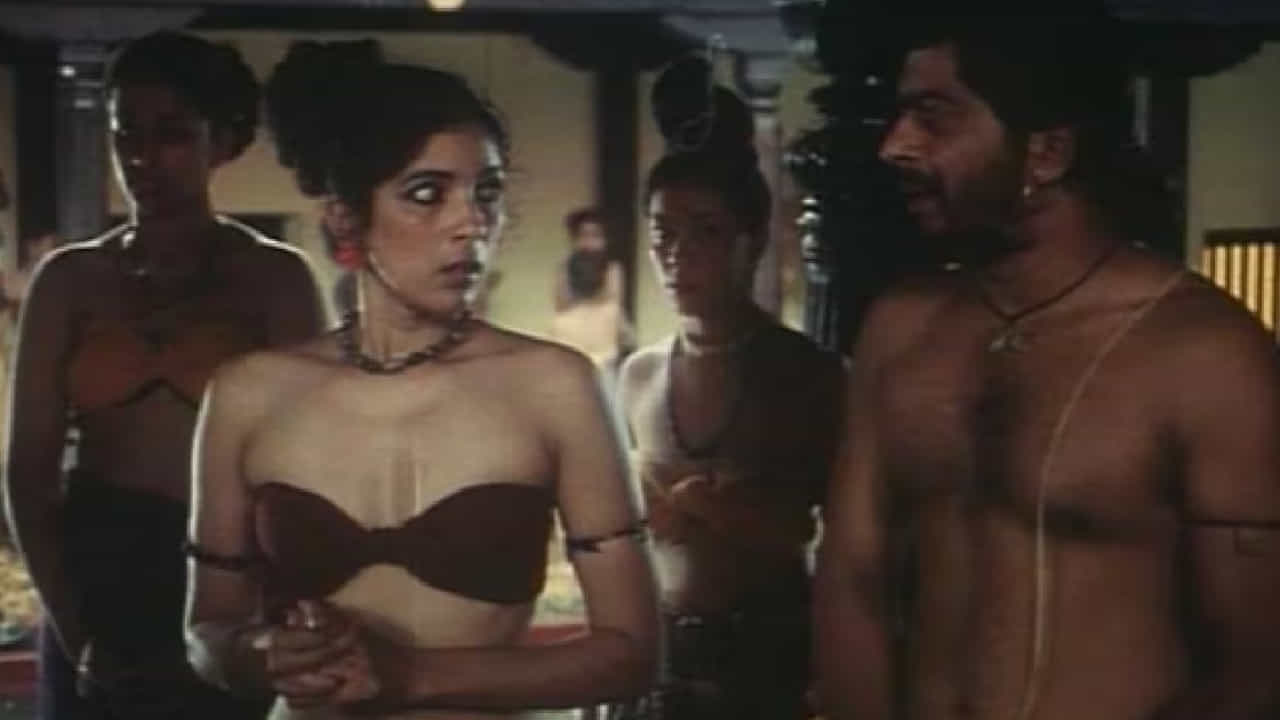 चित्रपटसृष्टीतील अनेक कलाकार त्यांच्या कामाबरोबरच वैयक्तिक आयुष्यामुळेही कायम चर्चेत असतात. अशाच धाडसी आणि बेधडकपणे बोलणाऱ्या अभिनेत्रींपैकी एक म्हणजे नीना गुप्ता. वयाच्या 66 व्या वर्षी त्यांच्या प्रेग्नन्सीच्या अफवांनी पुन्हा एकदा सोशल मीडियावर खळबळ उडवली आहे.