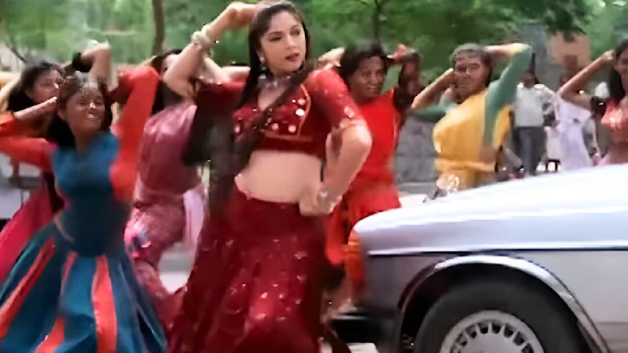 अलीकडेच एका कार्यक्रमात सहभागी झाल्यानंतर त्यांच्या काही फोटो आणि व्हिडिओ सोशल मीडियावर व्हायरल झाले. या फोटोमध्ये काही युजर्सना त्यांचा ‘बेबी बंप’ दिसल्याचा दावा करण्यात आला. यानंतर सोशल मीडियावर विविध चर्चा सुरू झाल्या आणि अनेकांनी आश्चर्य व्यक्त केले.