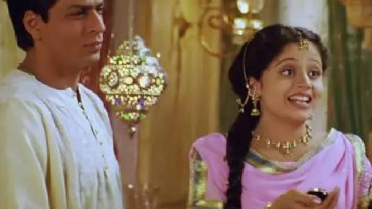 संजय लीला भन्साळी दिग्दर्शित या चित्रपटात शाहरुख खानने देवदास, ऐश्वर्या रायने पारो आणि माधुरी दीक्षितने चंद्रमुखीची भूमिका साकारली होती. 