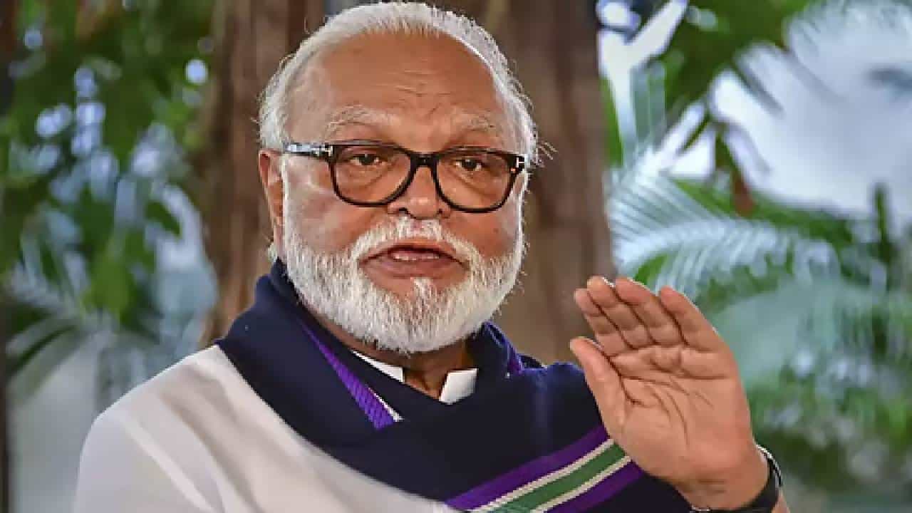 Chhagan Bhujbal On LPG Crisis | नागरिकांनो घाबरू नका, राज्यात गॅसचा तुटवडा नाही, भुजबळ यांनी थेट आकडेवारी सांगितली!