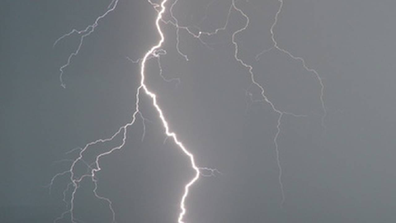 IMD Weather Alert : गारपिट पुन्हा होणार! या जिल्ह्यांमध्ये थेट इशारा, पुढील 24 तास धोक्याचे.. IMD Weather Alert : गारपिट पुन्हा होणार! या जिल्ह्यांमध्ये थेट इशारा, पुढील 24 तास धोक्याचे..