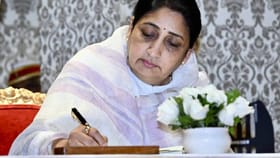 उपमुख्यमंत्री सुनेत्रा पवार यांचं निवडणूक आयोगाला पत्र