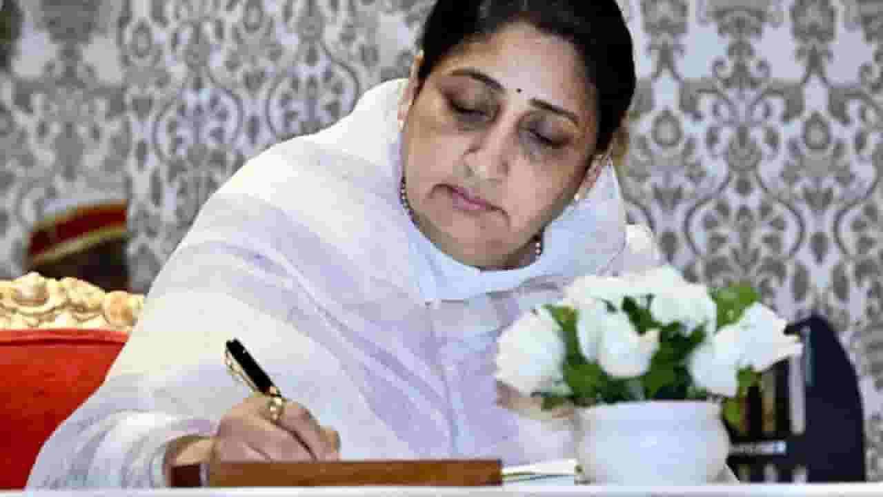 Sunetra Pawar | उपमुख्यमंत्री सुनेत्रा पवार यांचं निवडणूक आयोगाला पत्र, पत्रामुळे तटकरे, पटेलांच्या वर्चस्वाला धक्का?