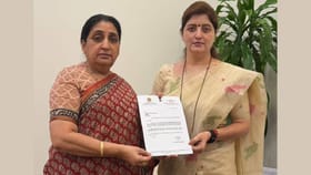 चाकणकर राष्ट्रवादीच्या महिला प्रदेशाध्यक्षपदावरून जाणार की राहणार?.