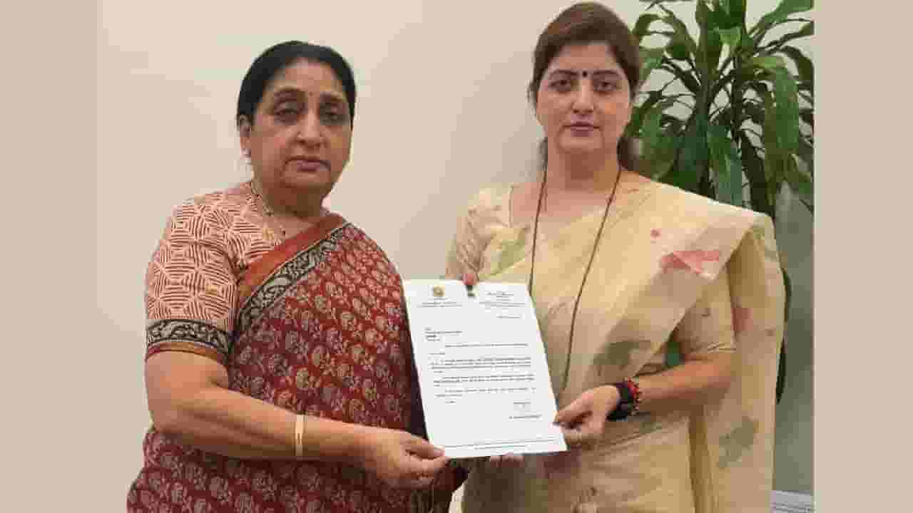 Rupali Chakankar | रुपाली चाकणकर राष्ट्रवादीच्या महिला प्रदेशाध्यक्षपदावरून जाणार की राहणार? निर्णय उपमुख्यमंत्री सुनेत्रा पवार यांच्या कोर्टात Rupali Chakankar | रुपाली चाकणकर राष्ट्रवादीच्या महिला प्रदेशाध्यक्षपदावरून जाणार की राहणार? निर्णय उपमुख्यमंत्री सुनेत्रा पवार यांच्या कोर्टात