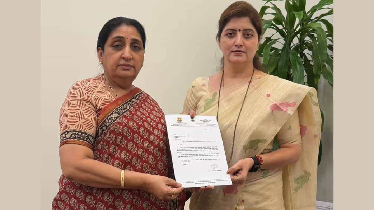 Rupali Chakankar | रुपाली चाकणकर राष्ट्रवादीच्या महिला प्रदेशाध्यक्षपदावरून जाणार की राहणार? निर्णय उपमुख्यमंत्री सुनेत्रा पवार यांच्या कोर्टात Rupali Chakankar | रुपाली चाकणकर राष्ट्रवादीच्या महिला प्रदेशाध्यक्षपदावरून जाणार की राहणार? निर्णय उपमुख्यमंत्री सुनेत्रा पवार यांच्या कोर्टात