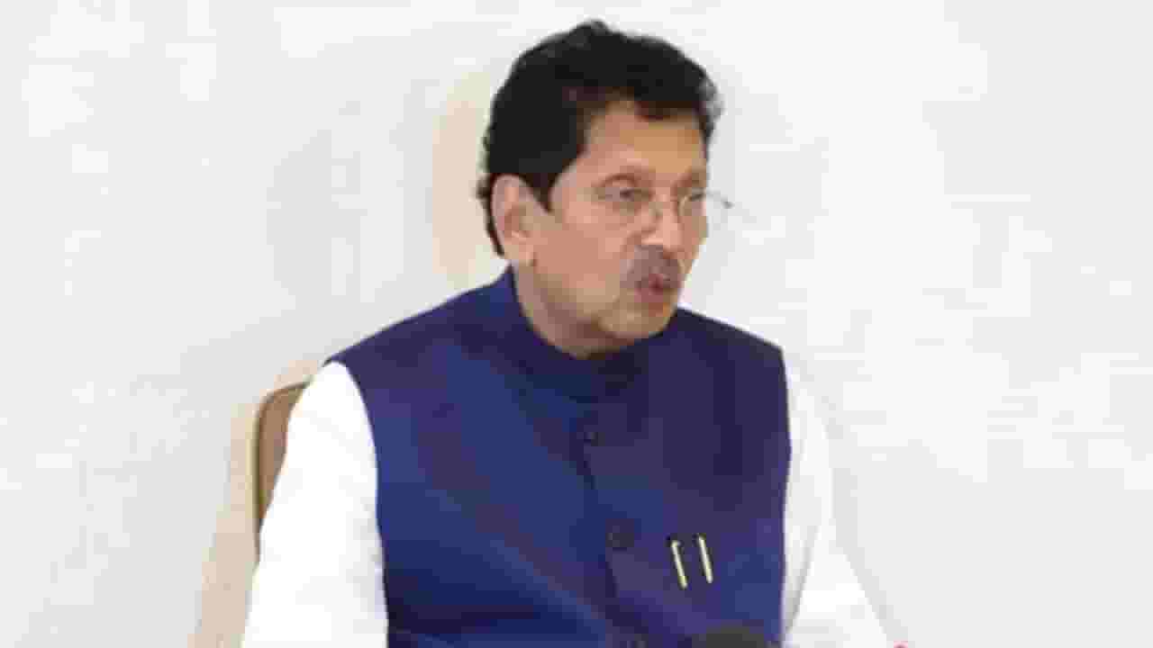 केवळ फोटो असणे म्हणजे त्यांच्या कृत्यात सहभाग नाही, दीपक केसरकर यांचा बचाव केवळ फोटो असणे म्हणजे त्यांच्या कृत्यात सहभाग नाही, दीपक केसरकर यांचा बचाव