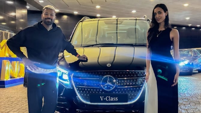 हार्दिक पांड्याने खरेदी केली ही आलिशान कार, भारतातला पहिलाच व्यक्ती