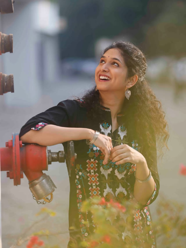 सौंदर्य तुझं शब्दांमध्ये मांडणं कठीण, प्रियदर्शनी इंदलकरचा लुक चर्चेत