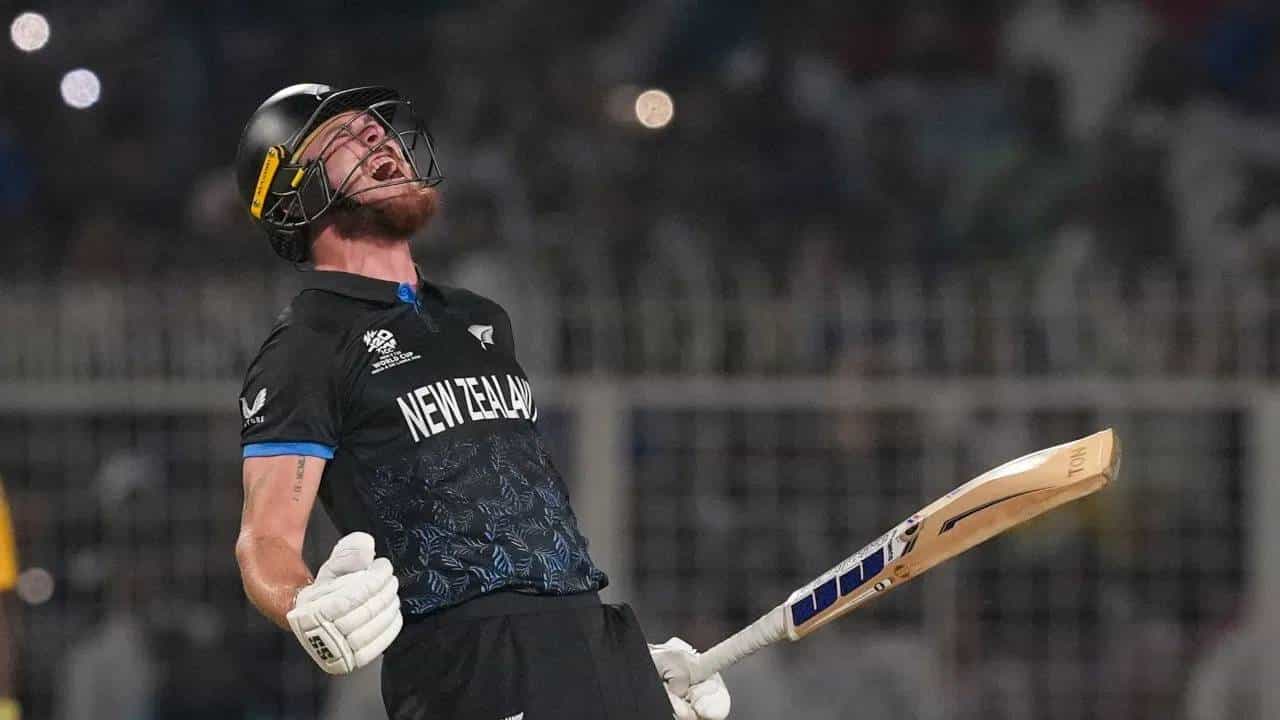 न्यूझीलंडचा स्फोटक फलंदाज फिन ऐलन टी20 वर्ल्ड कप 2026 मध्ये धमाकेदार खेळतोय. सेमीफायनल सामन्यात अवघ्या 33 चेंडूत शतक ठोकून त्याने सगळ्यांच लक्ष वेधून घेतलं. या दरम्यान त्याने एक नवीन वर्ल्ड रेकॉर्डही बनवला. (PHOTO CREDIT- PTI)