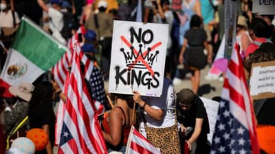 जे खामेनीसोबत केलं तेच डोनाल्ड ट्रम्प यांच्यासोबत झालं, अमेरिकेत नाराजी, लाखो लोक रस्त्यावर