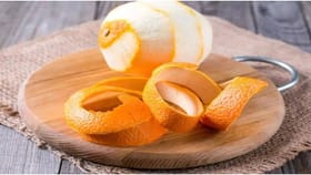 Orange Peel फेकून देताय? या पद्धतीनं वापर केल्यास त्वचेवर येईल ग्लो.