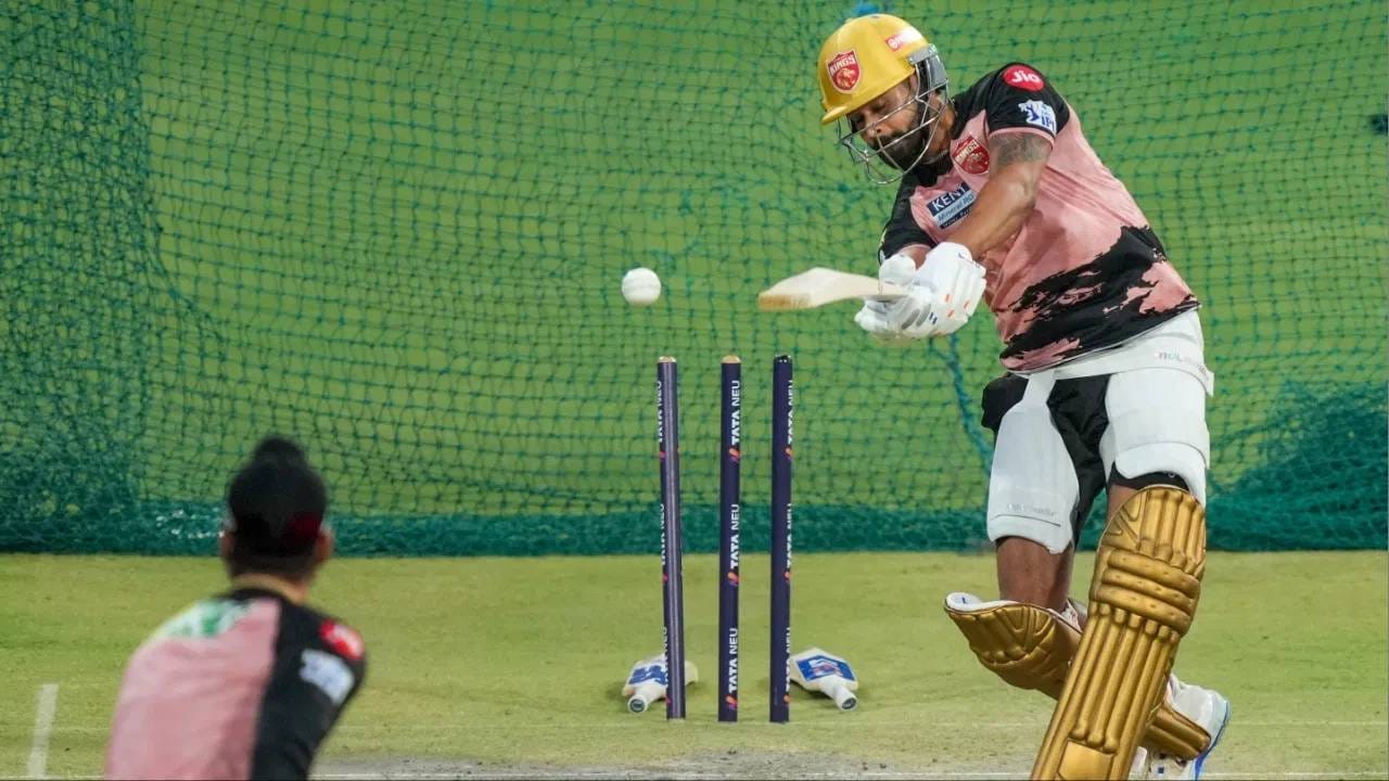 मुल्लांपूरचा सामना पंजाब किंग्सचा कर्णधार श्रेयस अय्यरसाठी तितका चांगला नाही. त्याने या मैदानात एकूण 5 सामने खेळले असून फक्त 27 धाव केल्या आहे. त्याचा या मैदानातील सर्वोत्तम स्कोअर हा 10 आहे. त्यात स्ट्राईक रेटही खूपच कमी आहे.  (Photo: PTI)